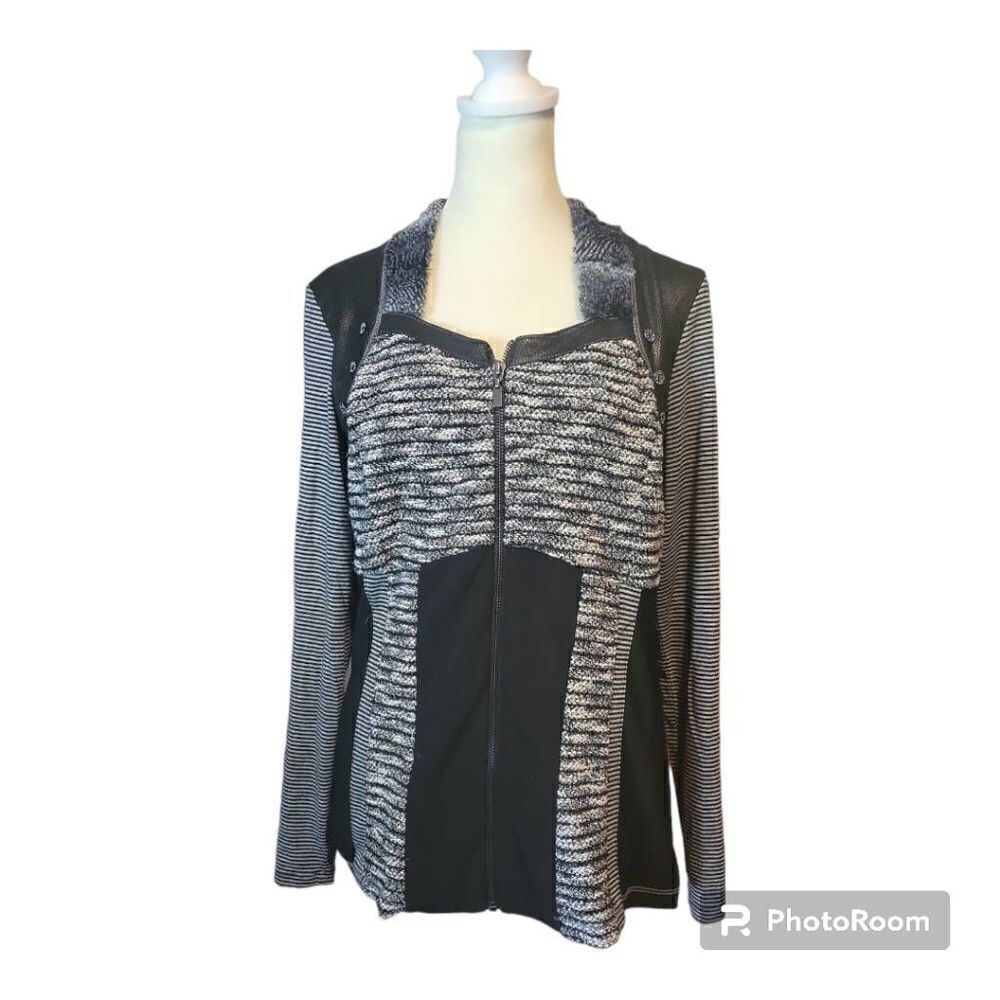 Faux Leather and Fur Zipper Top by Talk of the Walk Women's Size Medium